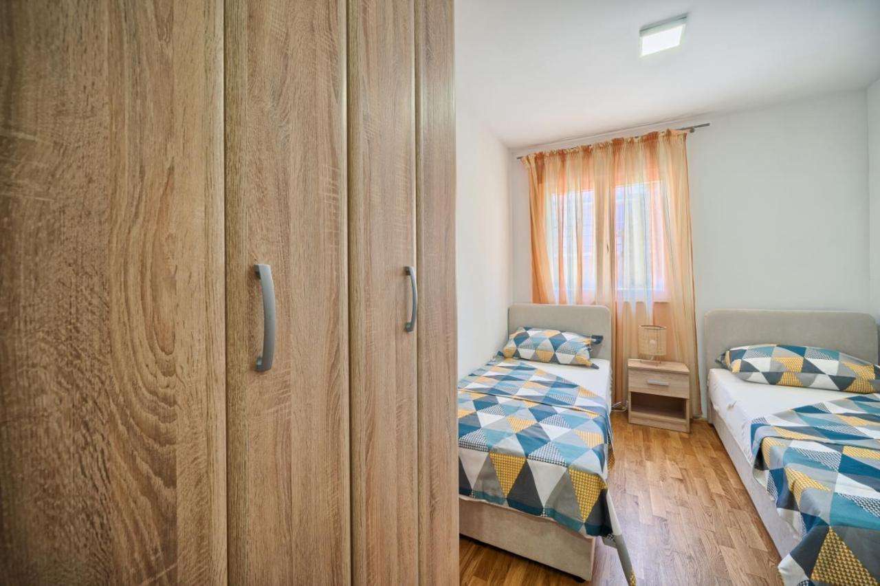 Apartment In Kastel Luksic With Terrace, Air Conditioning, W-Lan, Washing Machine 5107-3 Kaštela Kültér fotó